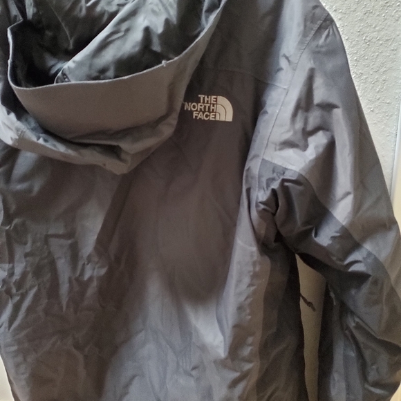 THE NORTH FACE HyVent Ski / Snow Jacket - 2 toned - men's. - Picture 4 of 5